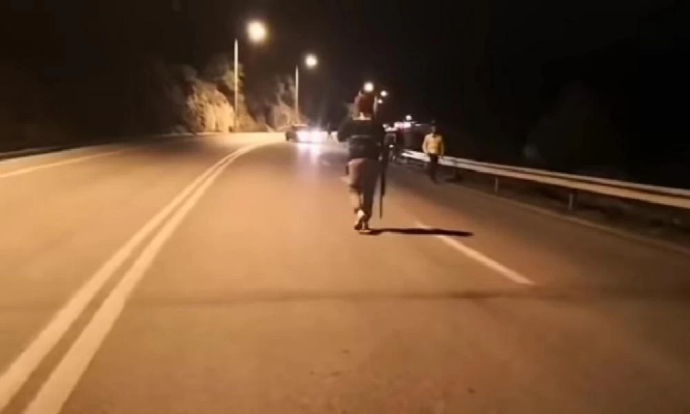 Βίντεο-ντοκουμέντο από την Λέσβο: Πολίτης πυροβολεί έξω από το στρατόπεδο που βρίσκονταν τα ΜΑΤ